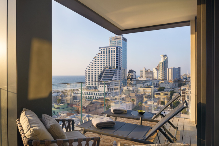 Others 5, Luxury with Terrace & Sea View by FeelHome