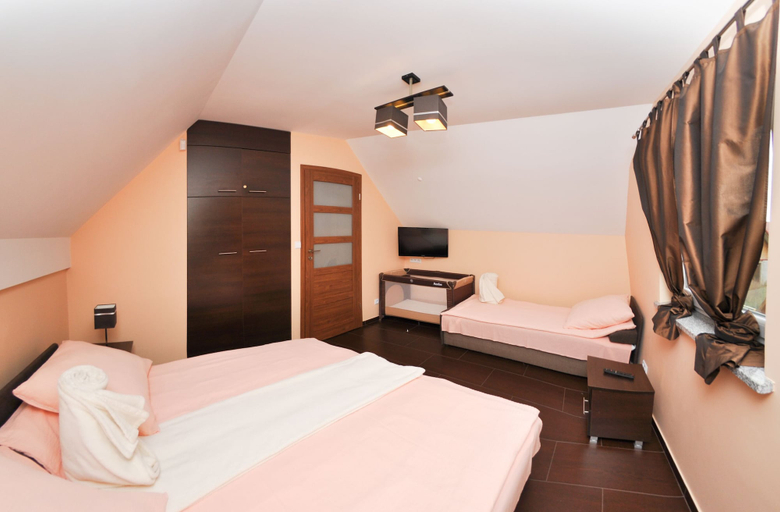 Bedroom 2, Ferienhaus Holiday Home Domki Raj, Sławno