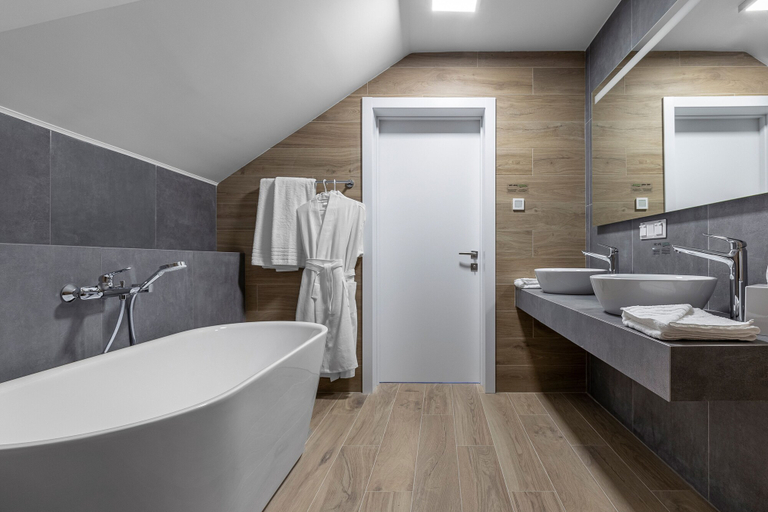 Bathroom 4, KONTRAKT Boutique Hotel, Podil's'kyi