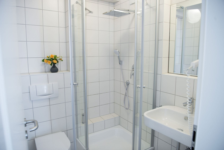 Bathroom 5, Aktivhotel Inselsberg, Gotha