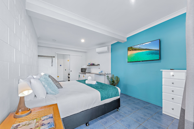 Bedroom 2, Airlie Sun & Sand Accommodation Studio 1, Whitsunday