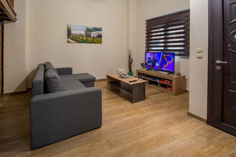Others 4, Cozy Flat Attic near Beach & Venetian Port, Crete