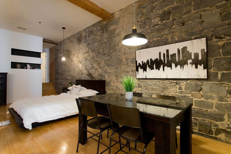 Bedroom 2, Style & Fun in Old Montreal, Montréal
