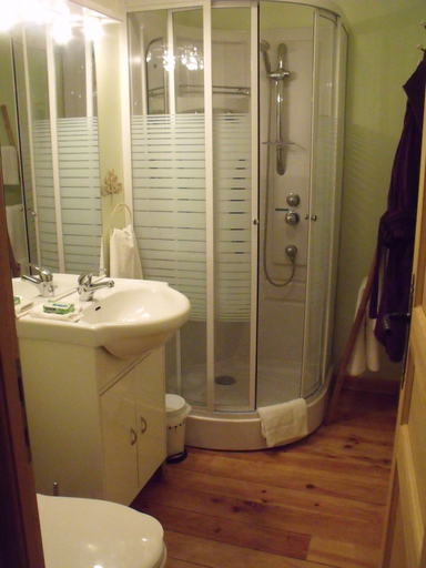 Bathroom 5, Chambre d'hôtes Les Cygnes Noirs, Charente-Maritime
