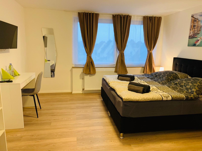 Bedroom 2, Checkinn Hotel, Lippe