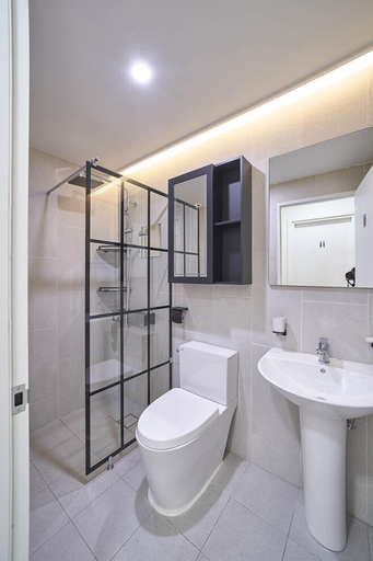 Bathroom 4, Futon Guesthouse, Yongsan