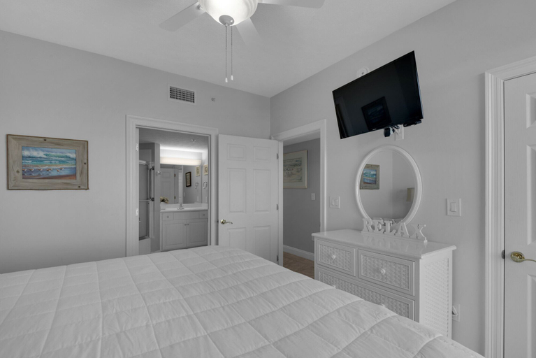 Bedroom 3, Treasure Island 0712, Bay