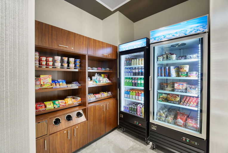 Food & Drinks 5, Wingate by Wyndham Hurricane WV, Putnam