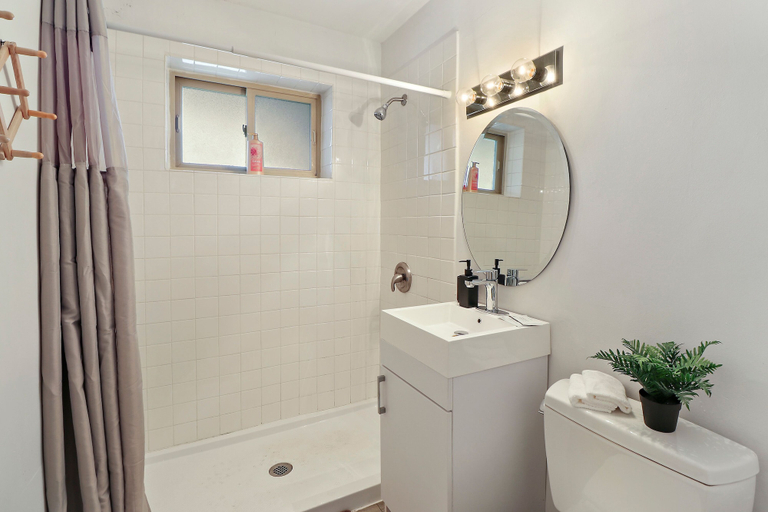 Bathroom, Picturesque 1BR Apt in Arlington Heights, Cook