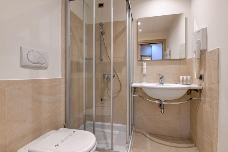 Bathroom 3, Hotel Rivus, Verona
