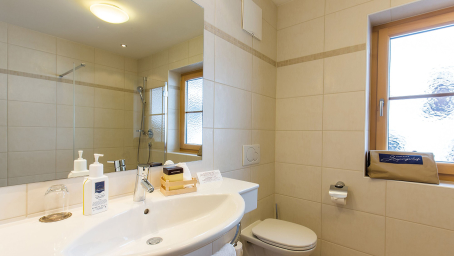 Bathroom 5, Hotel Gaspingerhof, Schwaz