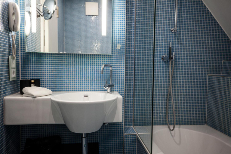 Bathroom 5, Palace St. George, Mönchengladbach