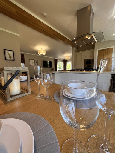 Food & Drinks 5, Hollicarrs - Dragonfly Lodge, York