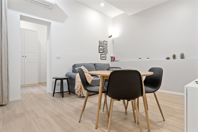 Others 3, Piazza Maggiore White Apartment, Bologna