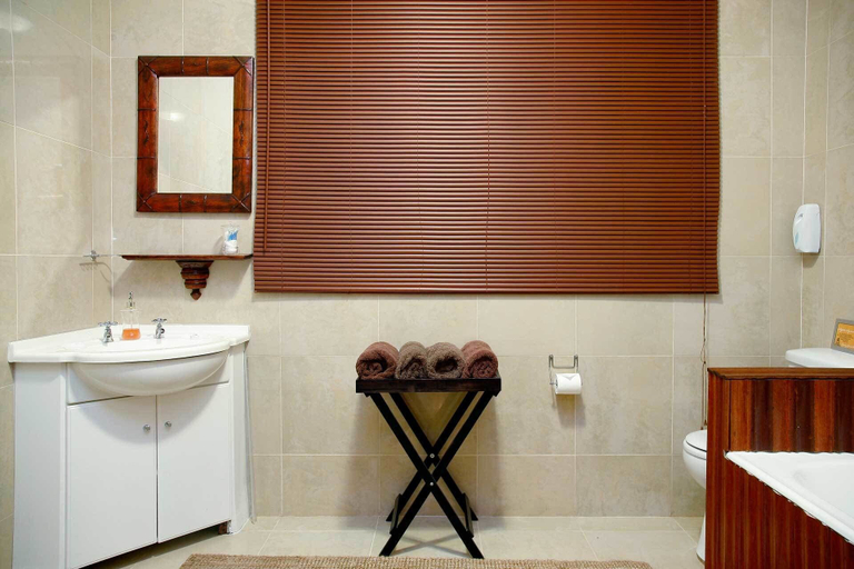 Bathroom 4, Tuareg Guest House, City of Johannesburg