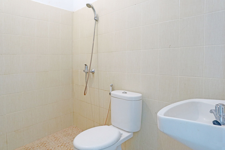 Bathroom 4, Hotel O M Authentic Kost Man, Padang