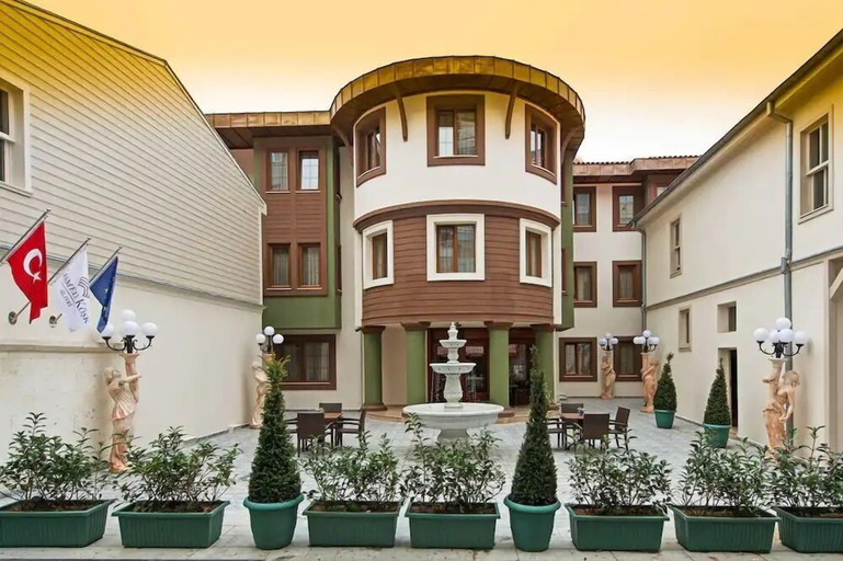Exterior & Views