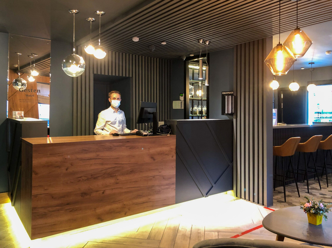 Others 5, Gesten Hotel, Central