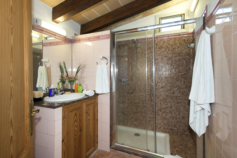 Bathroom 4, Villa Volanti Walking Distance to the Old Town, Baleares