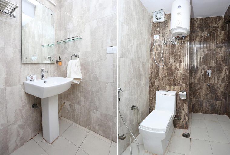 Bathroom 4, Hotel White Castle, Gautam Buddha Nagar