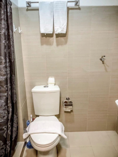 Bathroom 3, USP Suites at Shore Residences, Pasay City