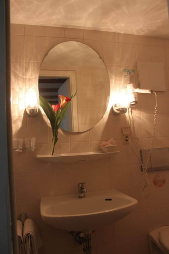 Bathroom 5, Hotel Restaurant Da Franco, Rastatt