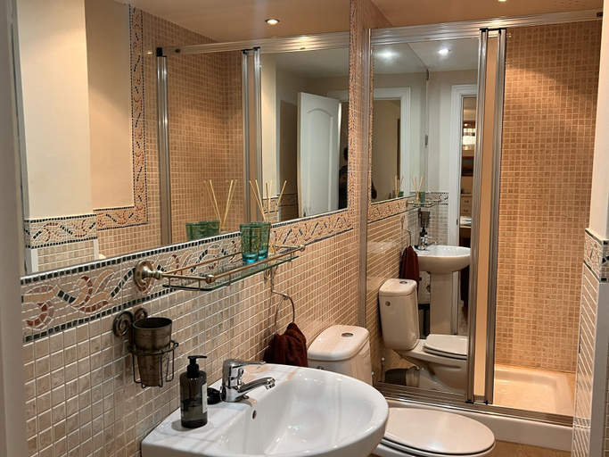 Bathroom 4, B&B Villa Maria Guest Rooms - San Roque Golf - Sotogrande, Cádiz