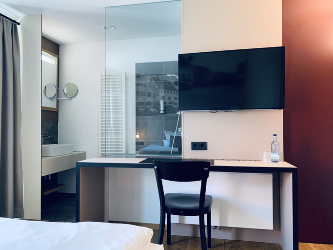 Bedroom 3, Stadthotel Kachelofen, Günzburg