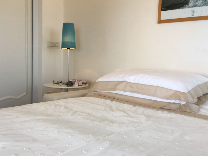 Bedroom 3, Agapanto Luxury Accommodation, Napoli
