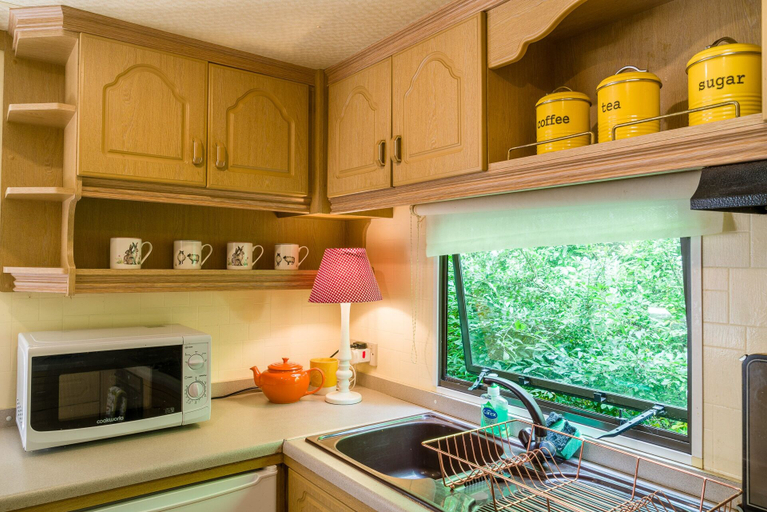 Others 3, Tadpole Retreat:sleeps 4, Kitchen, Bathroom&lounge, Warwickshire