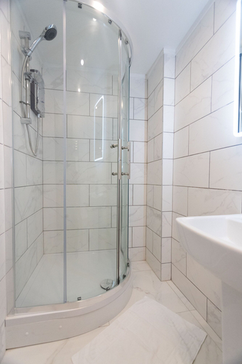 Bathroom 3, Westwood Apartment, Leeds