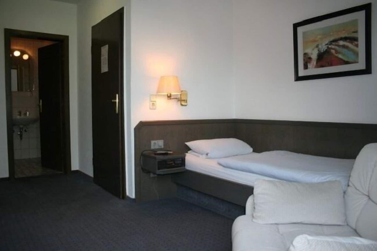 Bedroom, Hotel Restaurant Ikaros, Lippe