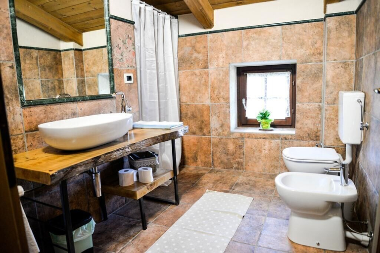 Bathroom 4, Agriturismo Magnarosa, Cuneo
