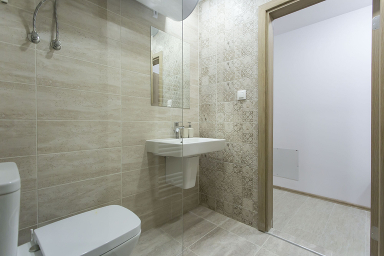 Bathroom 4, Modern 1bdr Apartment Near Center - Free Parking, Stolichna