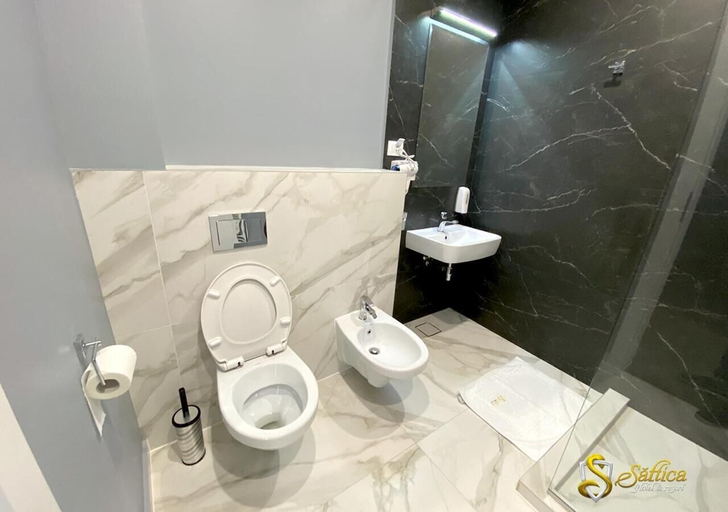 Bathroom 3, Hotel Saftica, Balotesti
