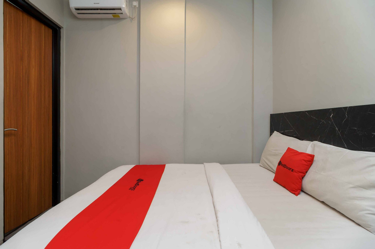Bedroom 2, RedDoorz Plus near Radio Dalam 3, South Jakarta