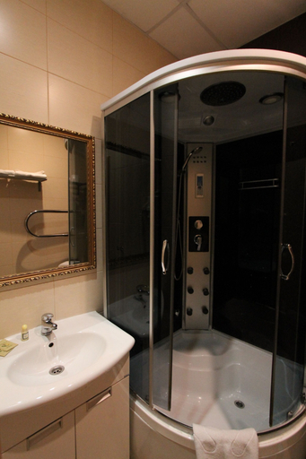 Bathroom 3, Hotel Kristall, Western