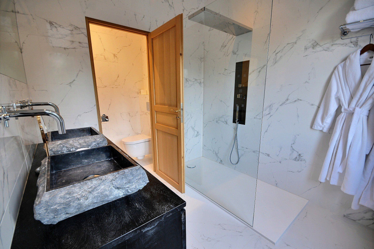 Bathroom 4, Château de la Bribourdière- 8min Cabourg, Calvados
