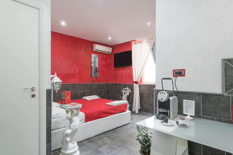Bedroom 3, Covo degli Angioini, Napoli
