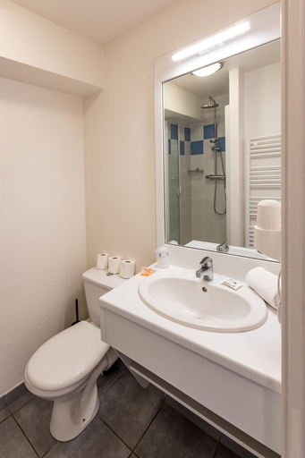 Bathroom 4, The Originals Boutique, Hôtel Le Cap, Gap Sud, Hautes-Alpes