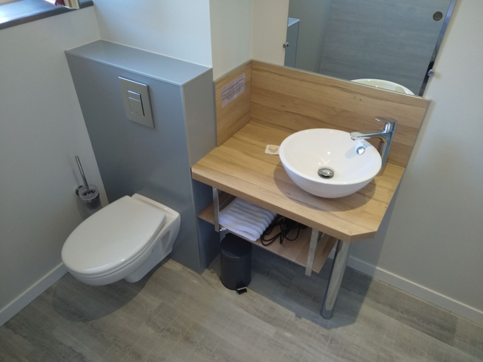 Bathroom 3, Malicorn' Appart-hôtel, Sarthe