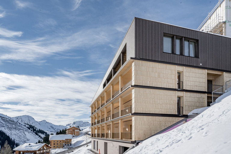Exterior & Views