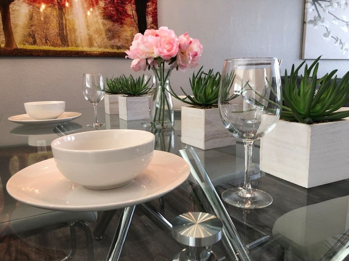 Food & Drinks 4, Tideview 20 · Walk TO Convention! Near Universal & Disney, Orange
