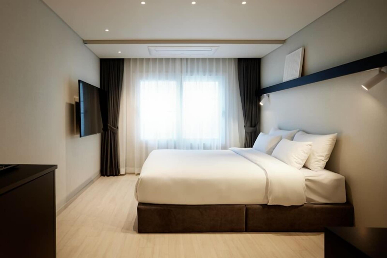 Bedroom 2, The Connoisseur Residence Hotel, Yeongdeungpo