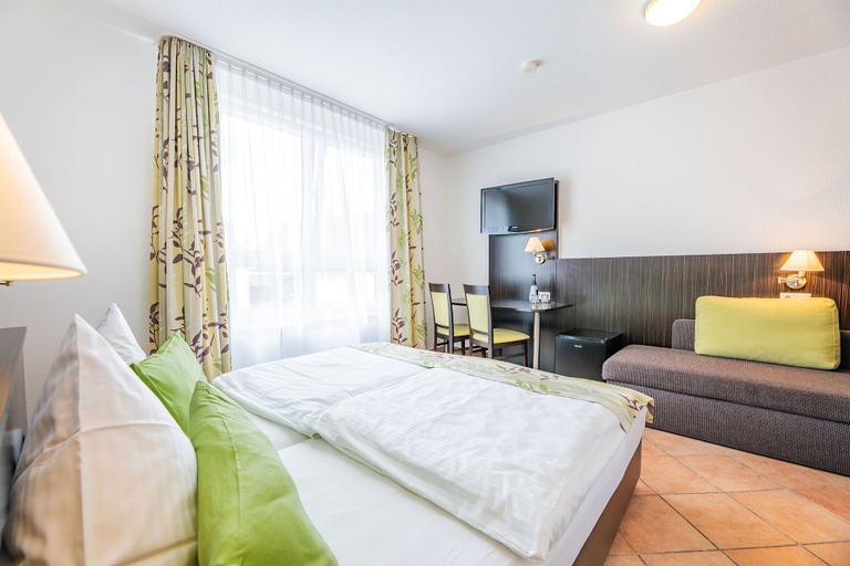 Bedroom 4, My Airport Hotel, Esslingen