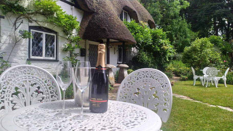 Others 5, Thatched Eaves, Hampshire