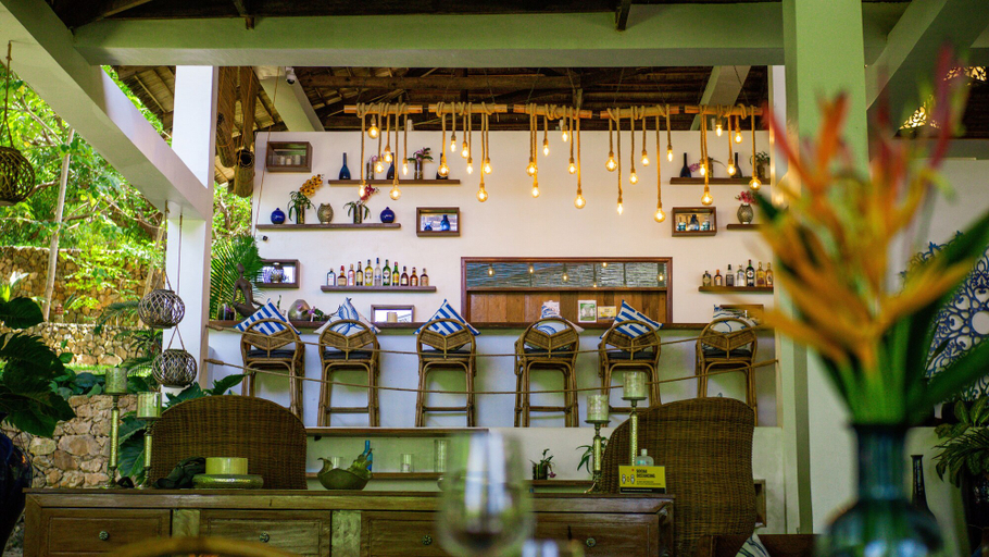 Food & Drinks 5, The Dream Beach Resort, Taytay