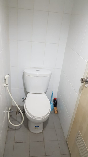 Bathroom, Grand Sentraland Karawang by Gkit Room, Karawang