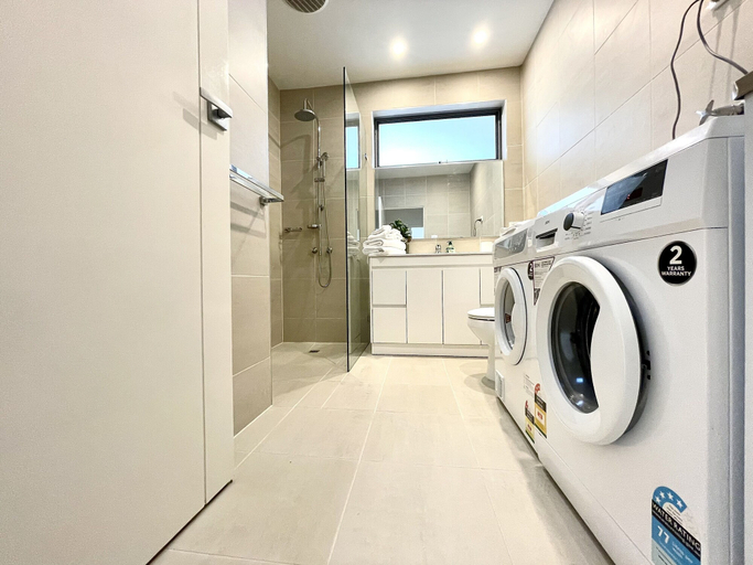 Bathroom, Brighton Villas by Readyset, Melbourne