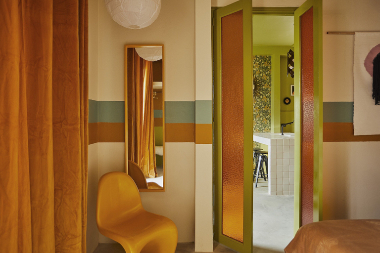 Others 4, MOOD HAUS by DW - 70's Retro Stays